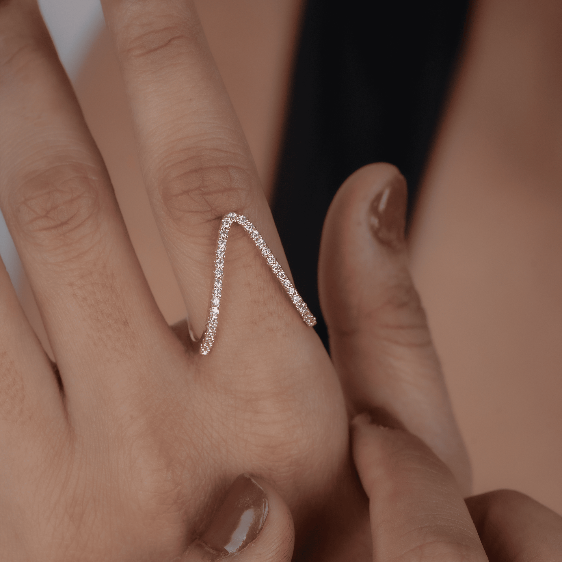 Vanki Ring & Lustre V Necklace