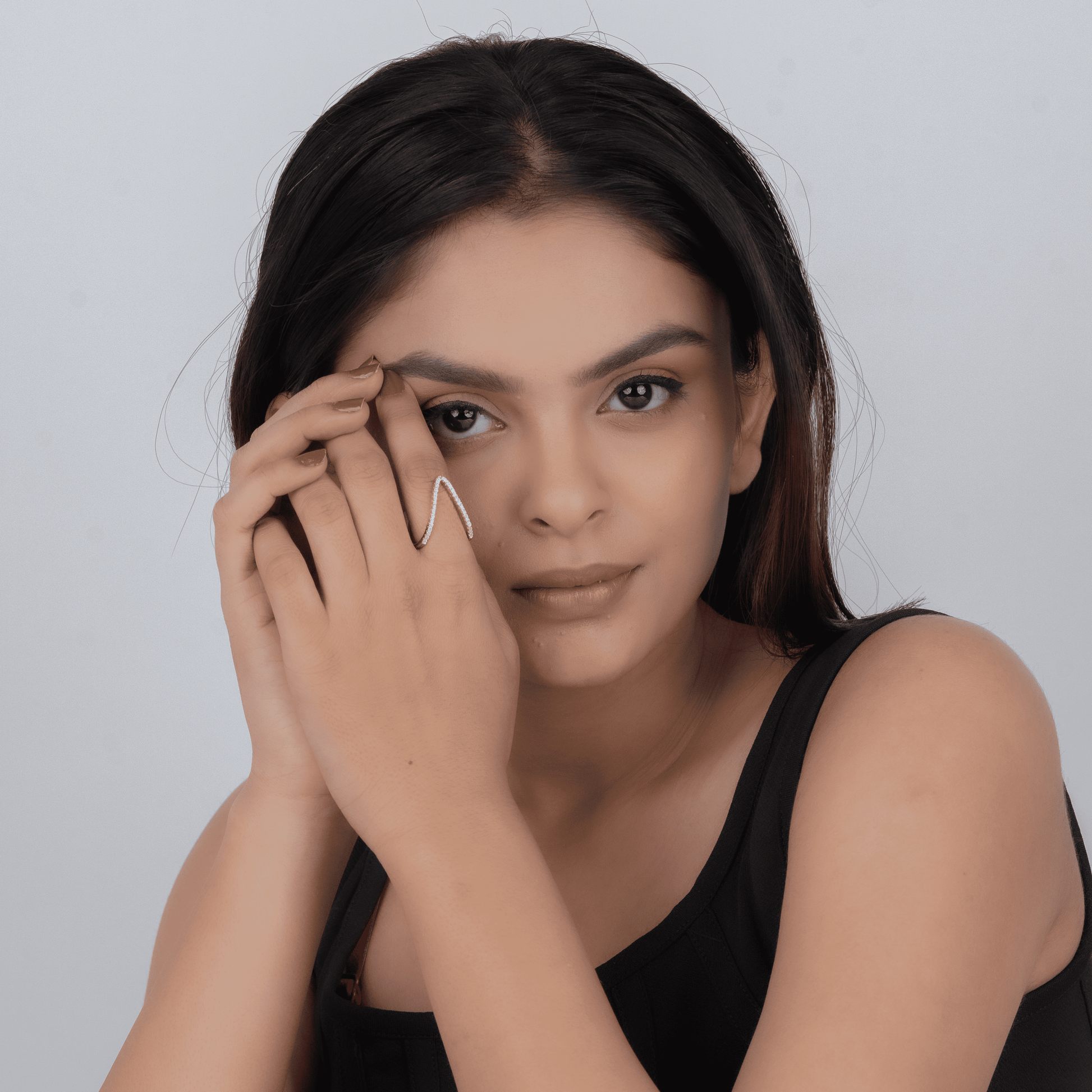 Vanki Ring & Lustre V Necklace