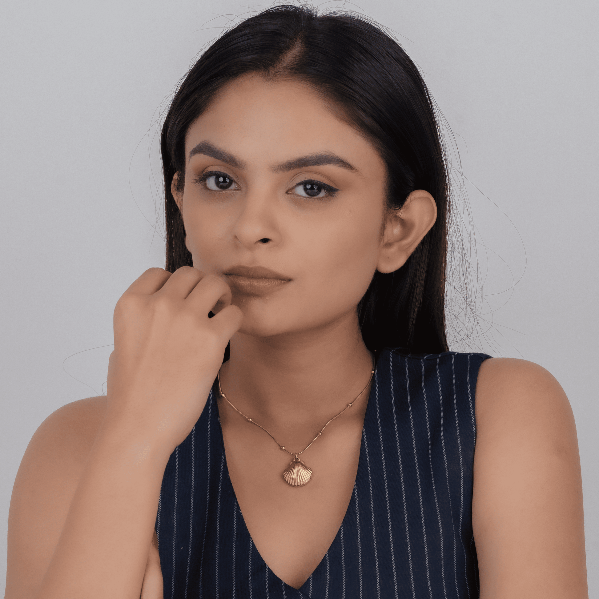 Bow Necklace & Shell Chic Necklace