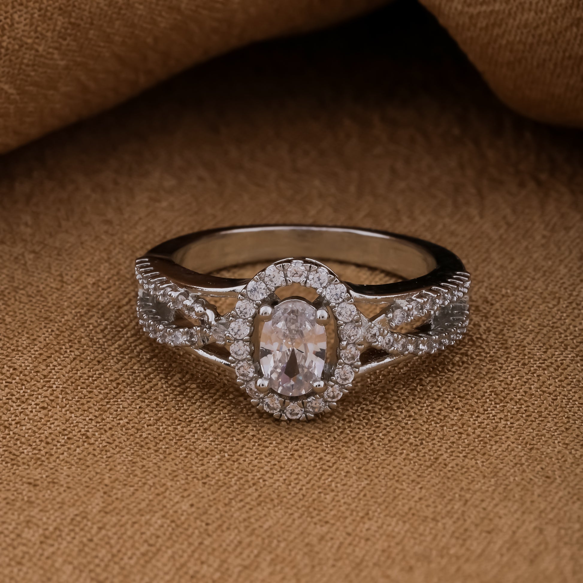 Oval Solitaire Premium AD Ring